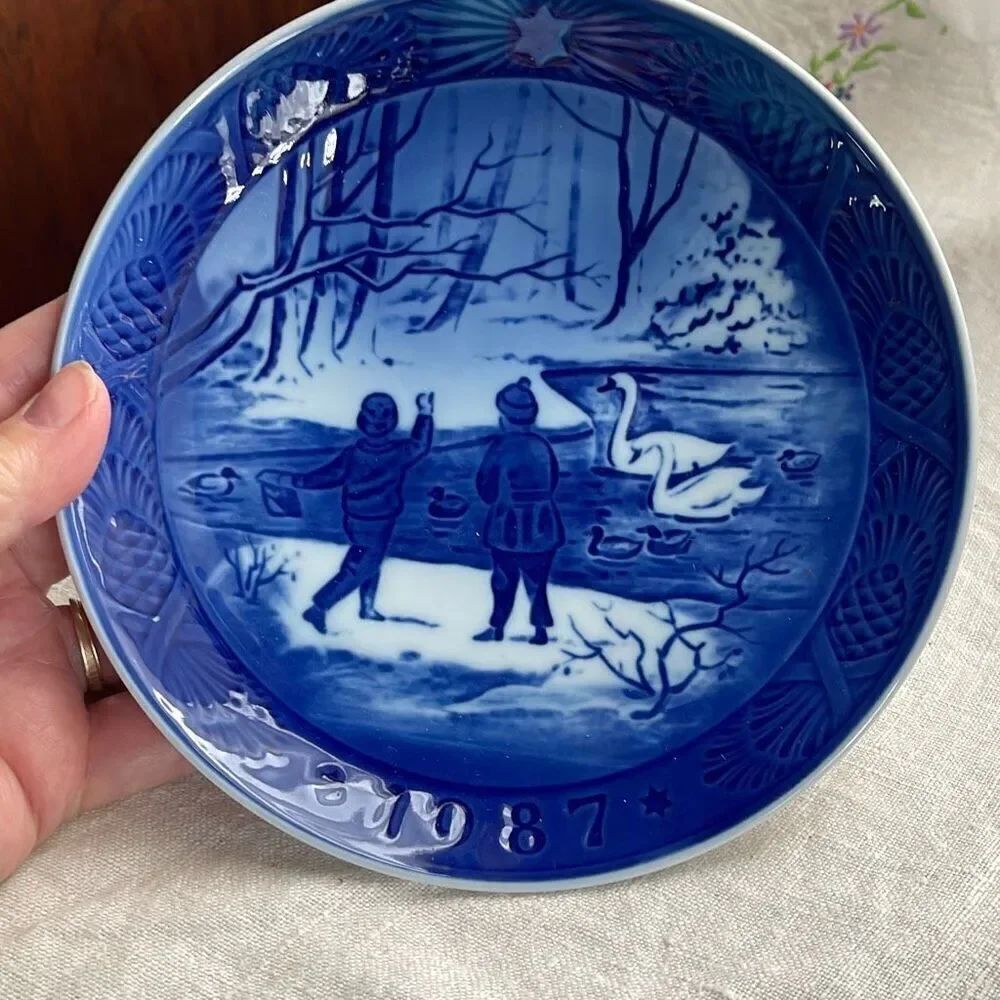 1987 Royal Copenhagen Christmas collector plate “ Winterbirds “ Denmark - Picture 2 of 4